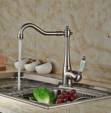 Style vintage nickel brossé Design incurvé robinet de cuisine T0797N