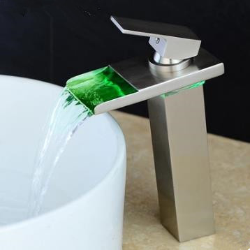 Fils étirés en Laiton et en Nickel LED Lavabo Robinet TN288L