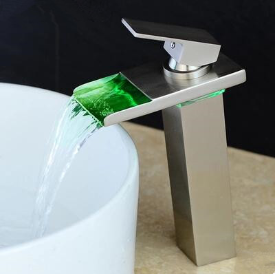 Fils étirés en Laiton et en Nickel LED Lavabo Robinet TN288L